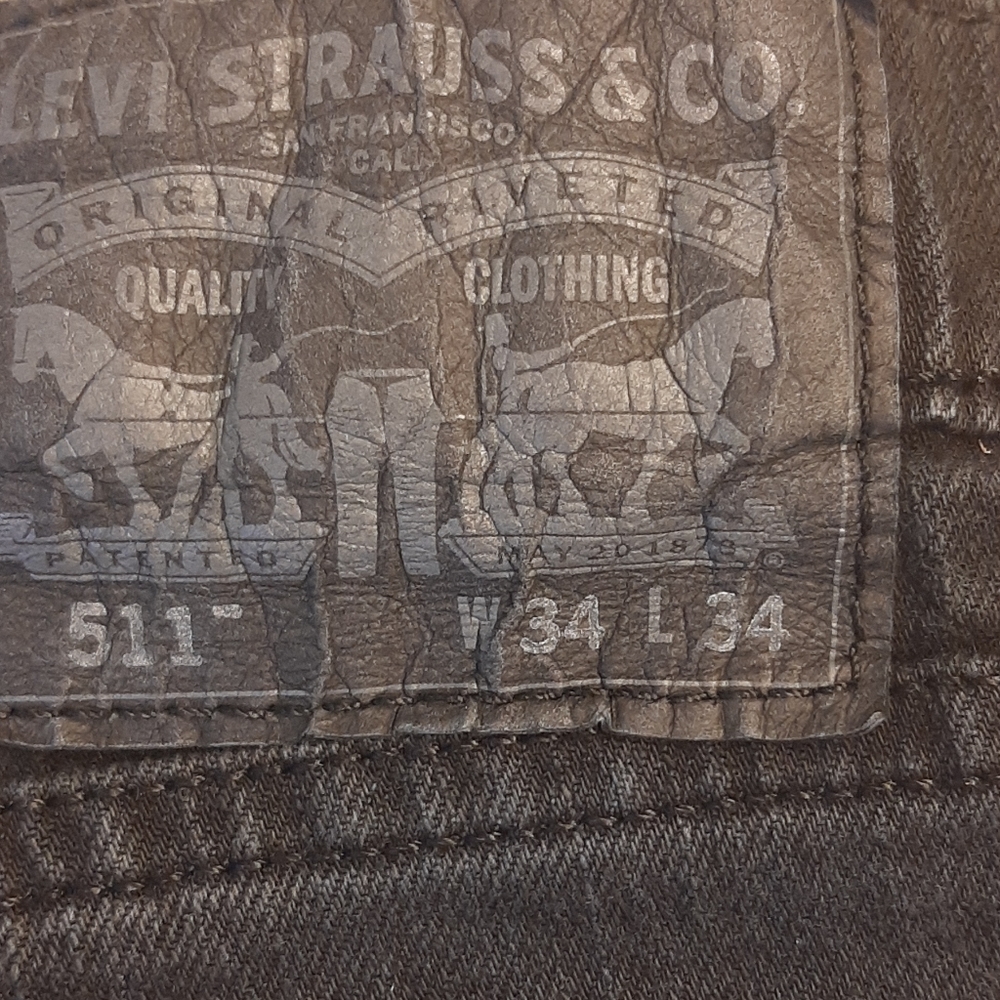 Levi's - Picture 2 of 3